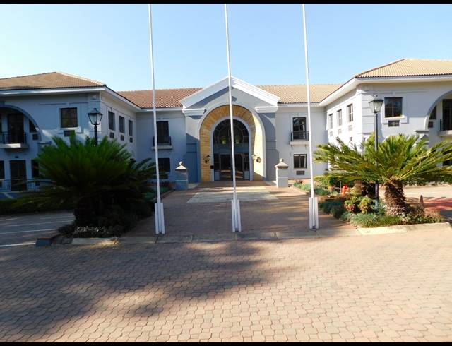 1,083M² OFFICE TO LET IN HYDE PARK